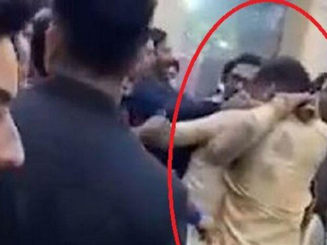 Bạn trẻ - Cuộc sống - Chú rể bị nhà gái đánh hội đồng thừa sống thiếu chết, biết lý do ai cũng nói đáng đời