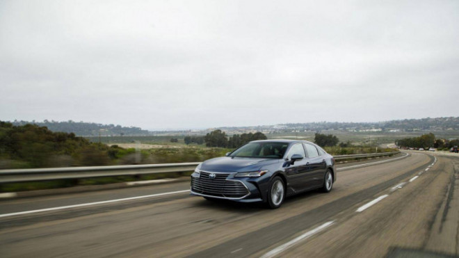 Toyota Avalon 2022 ra mắt, giá từ 835 triệu đồng - 1