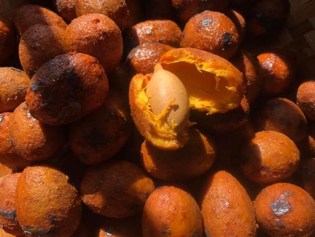 Lạ kì thứ quả miền quê nghèo tưởng bỏ đi giờ được săn lùng, kho cùng thịt thì cả nồi cơm bay biến - 4