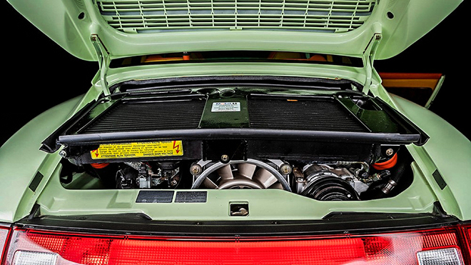 Giật mình với nội thất mẫu xe cổ triệu đô Porsche 911 Turbo S - 3