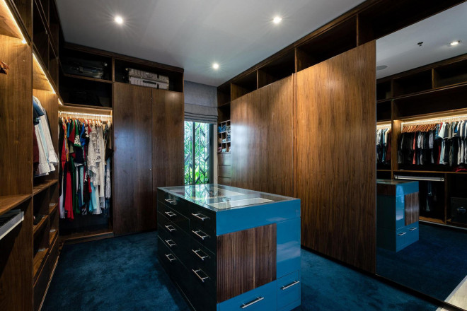 Khu vực để quần áo và trang sức ở
tầng 2.