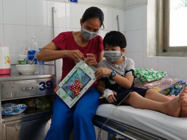 Video - Lá thư đặc biệt gửi Ông già Noel từ bệnh viện