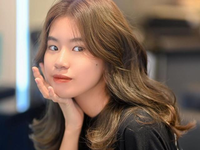 Sao Việt - Cô gái Việt 18 tuổi được nhắc tới nhiều nhất tại AFF Cup gây bất ngờ khi làm giám khảo