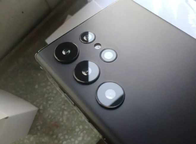 Galaxy S22 Ultra sẽ quay video xịn mịn hơn iPhone 13 Pro Max? - 1