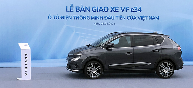 Lô xe VinFast VF e34 đầu tiên xuất xưởng, chính thức bàn giao đến tay khách hàng - 3