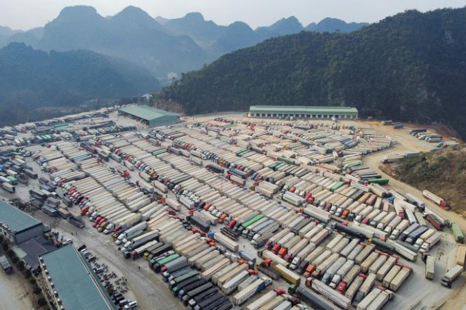 Lạng Sơn giảm phí lưu kho bãi cho container ùn ứ ở cửa khẩu - Ảnh: Minh Tùng