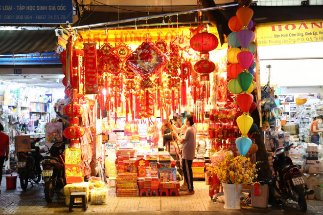 Mẫu mã năm nay khá đa dạng, tuy nhiên, tiểu thương lại e dè trước mẫu mã có hình linh vật con Hổ.