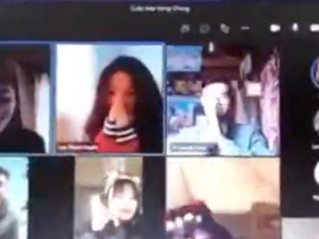 Bạn trẻ - Cuộc sống - Bi hài sinh viên chắp tay, đọc "bài khấn" cầu cho qua môn