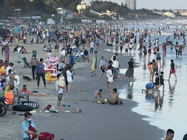 Tin tức trong ngày - Vũng Tàu bất ngờ đón lượng khách lớn trong dịp cuối tuần