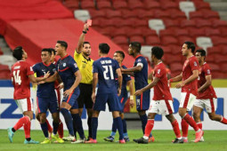 “Trọng tài AFF Cup đáng bị treo còi, Việt Nam có thể yên tâm đá Thái Lan lượt về”