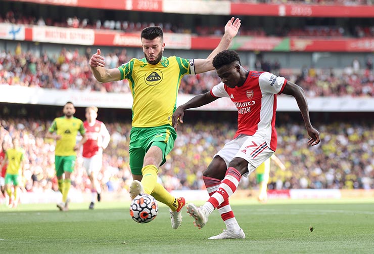 Arsenal (áo đỏ) đang có phong độ tốt