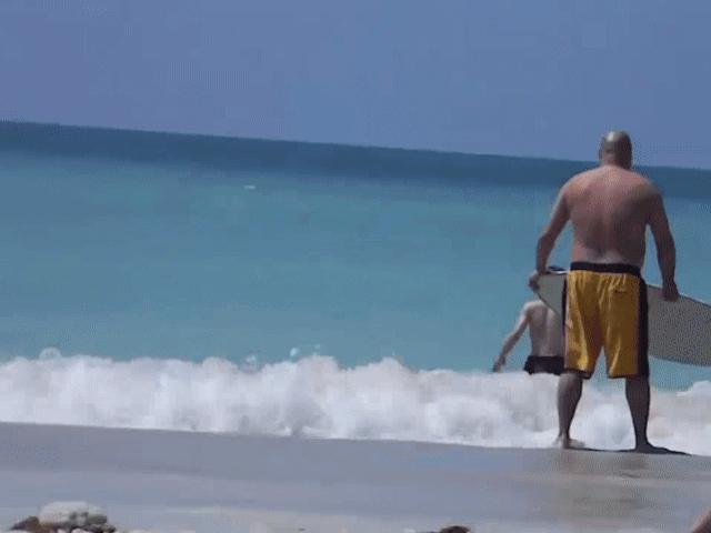 Tranh vui - Cái kết "sấp mặt" với những màn thể hiện thất bại thảm hại trên bãi biển