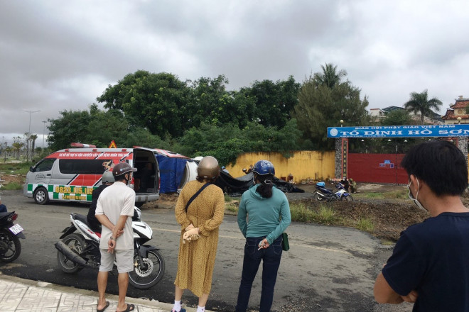 Hiên Công an TP Tuy Hòa đang khám nghiệm hiện trường vụ việc