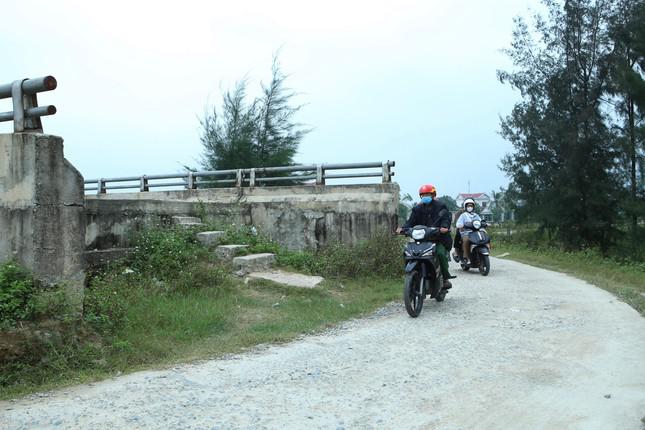 Dự án do UBND huyện Lộc Hà làm chủ đầu tư với tổng vốn hơn 104 tỷ đồng. Riêng cầu Bà Vương có chiều dài 43,08m, thiết kế với 3 nhịp, do Công ty CP Tập đoàn Hà Mỹ Hưng thi công, với tổng mức đầu tư hơn 12 tỷ đồng.