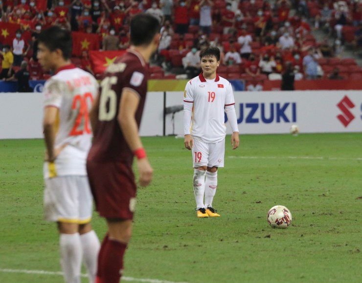 Quang Hải là cầu thủ Việt Nam nổi bật nhất ở trận bán kết lượt về AFF Cup gặp Thái Lan