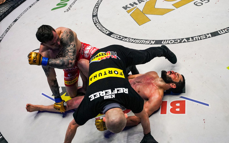 Cú knock-out MMA đỉnh nhất 2021: McGregor gãy chân, đấm "đổ cây" sấm sét - 8