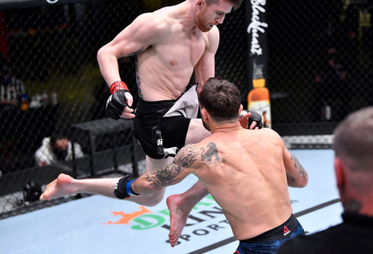 Cú knock-out MMA đỉnh nhất 2021: McGregor gãy chân, đấm "đổ cây" sấm sét - 3