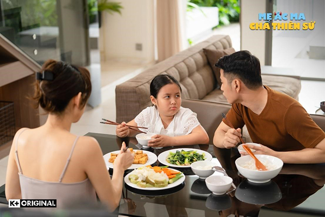 Vợ chồng Tất Thắng - Tấn Lộc là những đại diện trong gia đình luôn có một người đóng vai tốt và người còn lại “chịu” tiếng “xấu”