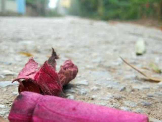 Sức khỏe đời sống - Nam sinh 14 tuổi ở Phú Thọ chẻ đôi bàn tay, đứt hết gân vì tự chế pháo