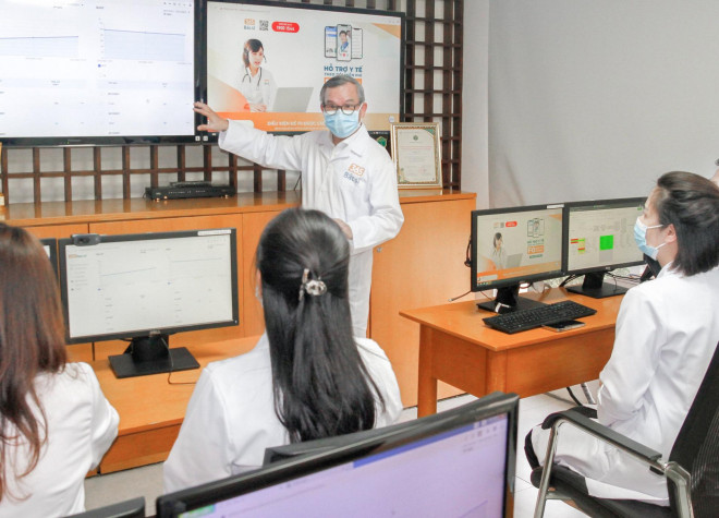 Nhóm thầy thuốc lên kế hoạch tư vấn y tế miễn phí dành cho bệnh nhân Covid-19 điều trị tại nhà