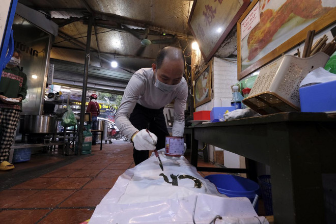 Việc đánh giá cấp độ dịch của Hà Nội dựa trên hai tiêu chí: số ca nhiễm mới/100.000 dân/tuần và tỷ lệ tiêm vaccine.