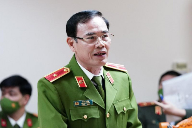 Thiếu tướng Hồ Sỹ Niêm, Phó Cục trưởng C02 thông tin tới báo chí