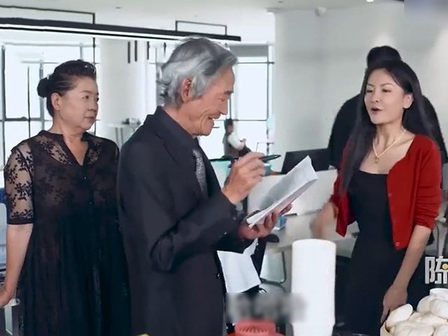 Clip hài hước - Mô hình công ty "khép kín" không lo tiền chảy ra ngoài