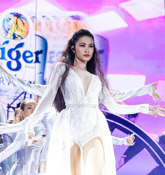 Quay trở lại Tiger Remix, cũng là lần đầu tiên đến với sân khấu thực tế ảo, nữ ca sĩ Đông Nhi sẽ có màn lột xác cùng những vũ điệu “cháy sân khấu” ra sao?