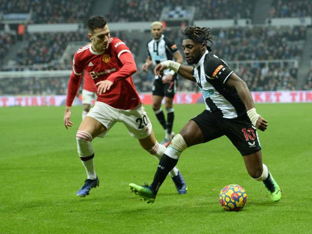 Bóng đá - MU bị "Ronaldinho của Newcastle" giỡn mặt, chờ viện binh đua top 4