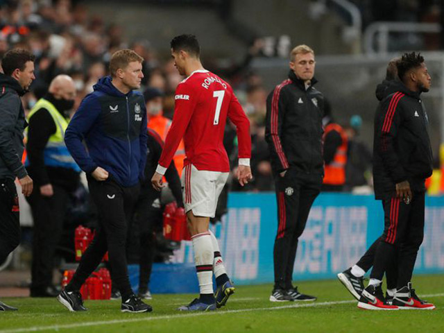 Bóng đá - Công thần MU phẫn nộ vì thái độ Ronaldo, tuyên bố không xứng làm "Quỷ đỏ"