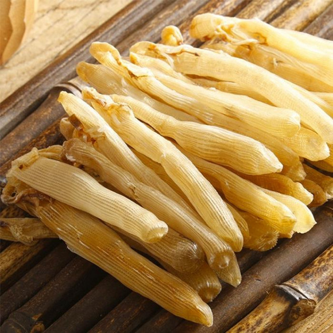 Sá sùng khô có giá đắt ngang chỉ vàng, đem chiên giòn hoặc thả vài con vào nồi lẩu, canh rất ngọt