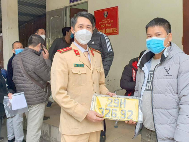 Tin tức trong ngày - Từ 1/1/2022: Hàng vạn ô tô vận tải chưa đổi biển vàng bị xử phạt ra sao?