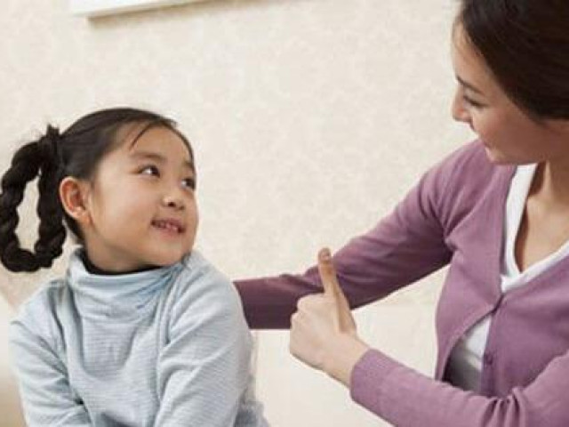 Giáo dục - du học - Chuyên gia chỉ rõ: 5 kiểu khen quen thuộc của bố mẹ "giết chết" động lực phấn đấu của con