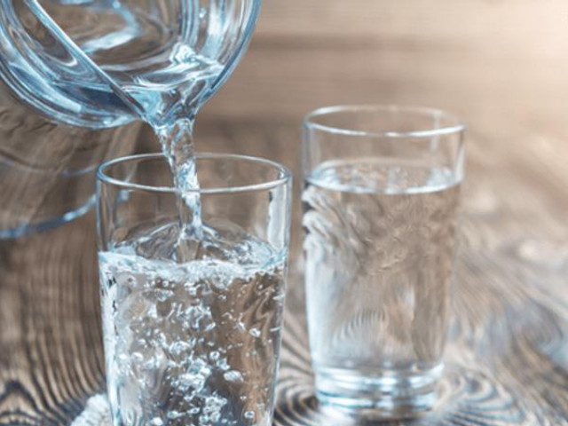 Làm đẹp - Mùa đông thời tiết lạnh giá, uống nước như thế nào mới đúng?