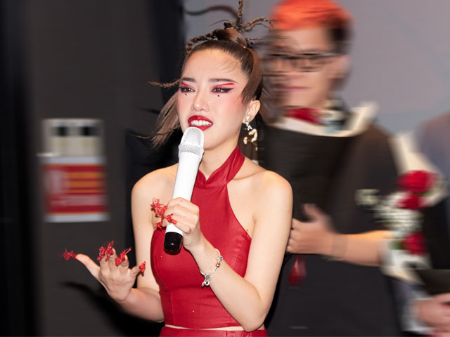 Giải trí - Phùng Khánh Linh giảm 10kg, đi giày 20cm để quay cảnh sexy