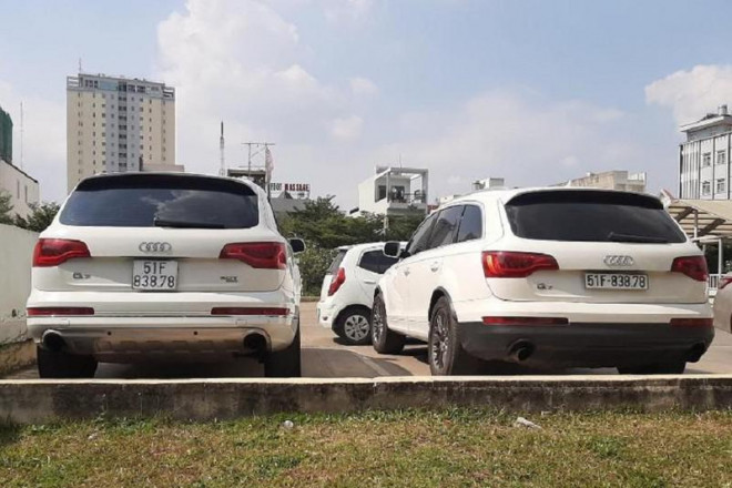 Chiếc xe Audi bên phải mà ông Đỗ Như Tường (ngụ huyện Xuân Lộc, Đồng Nai) mua là chiếc xe gắn biển số giả, giả giấy giả. Ảnh: AX.&nbsp;