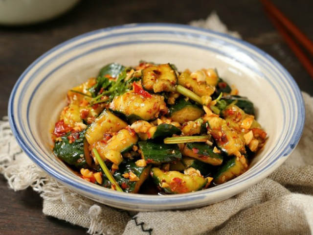 Ẩm thực - Dưa chuột rẻ tiền lại ít calo, trộn với nước tương cực ngon, tuần ăn 7 lần vẫn không chán