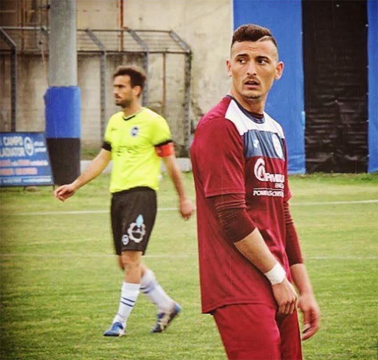 Davide Iovinella từng là một hậu vệ của CLB&nbsp;ASD Calcio Pomigliano ở Serie D
