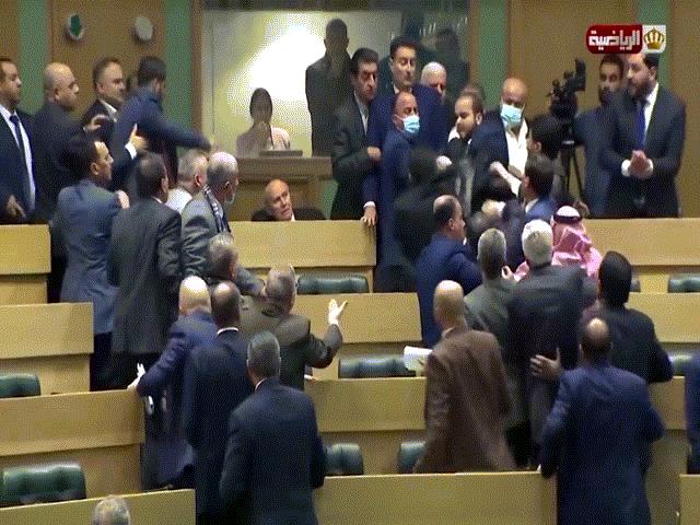 Thế giới - Video: Cảnh sốc trong phiên họp quốc hội Jordan