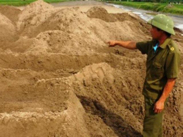 Pháp luật - Thi thể cô gái bị vùi trong đống cát: Cảnh tượng kinh hoàng