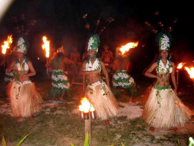 Người dân Samoa nhảy vũ điệu truyền thống đón năm mới.