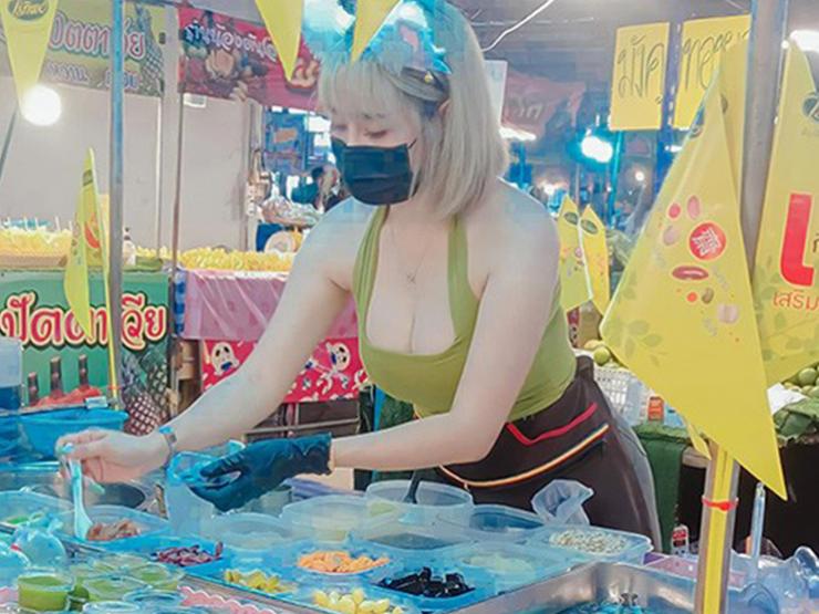 Bạn trẻ - Cuộc sống - Quán tàu hũ nườm nượp khách vì cô chủ quá xinh đẹp