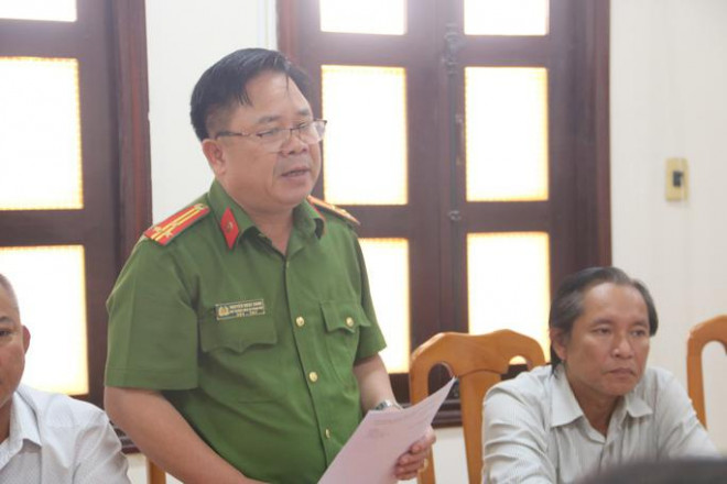 Thượng tá Nguyễn Ngọc Oanh, Phó trưởng Công an TP Phan Thiết, thông tin các dấu hiệu lừa bán ôtô đi thuê, chiếm đoạt hàng trăm triệu đồng của Tina Dương. Ảnh: Châu Tỉnh