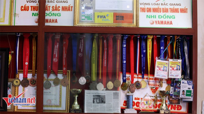 Gia tài vô giá trong sự nghiệp thi đấu của
tiền vệ sinh năm 1997.