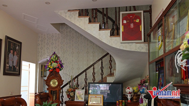 Lối lên tầng 2 của căn nhà.