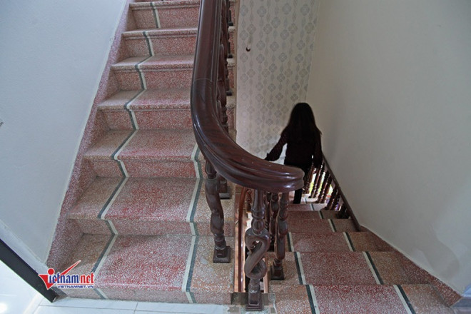 Căn nhà dù được sơn sửa mới nhưng cầu thang đi
lại vẫn được giữ nguyên từ năm mới xây dựng.