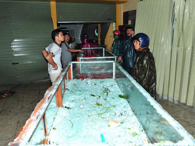 Nóng trong tuần: Cơn lốc kinh hoàng cuốn bay 2 tủ vàng trong “chớp mắt”