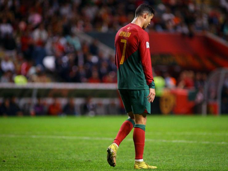 Tin mới nhất bóng đá tối 1/10: Ronaldo bị loại khỏi ảnh đại diện World Cup