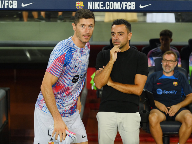 Bóng đá - Lewandowski lập kỷ lục ăn đứt Ronaldo - Messi, Xavi vượt Zidane ngày Barca lên số 1