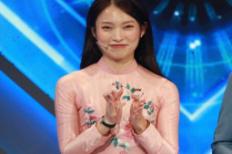 Bạn trẻ - Cuộc sống - Cận cảnh nữ MC xinh như hoa dẫn chung kết Olympia 2022